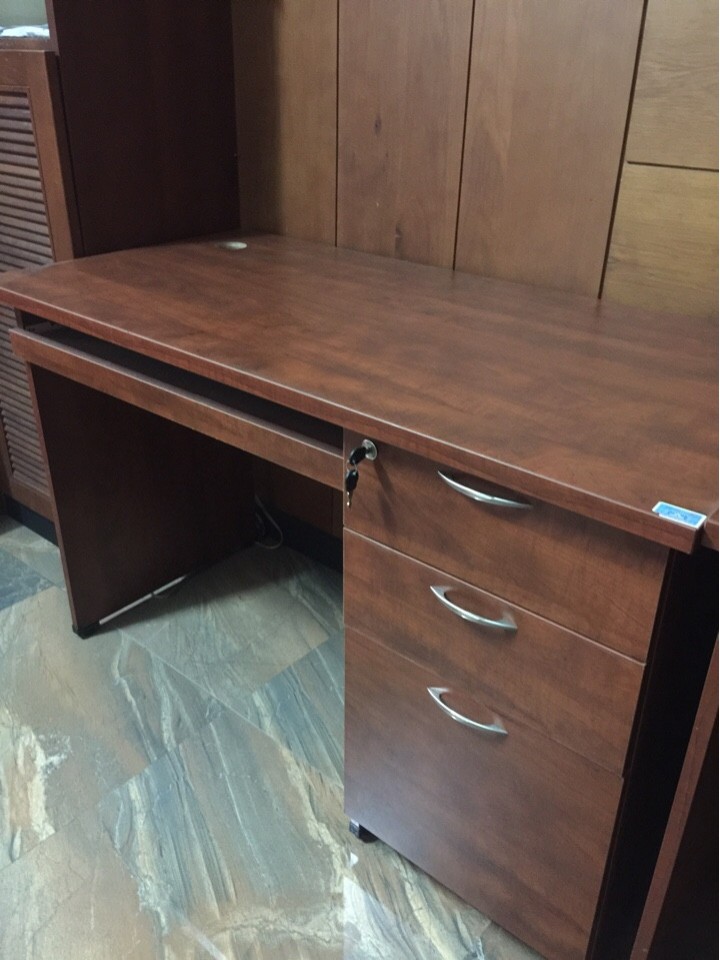 THANH LÝ BÀN LÀM VIỆC MÀU NÂU 120x60, 3 HỘC KÈM LƯỠI PHÍM